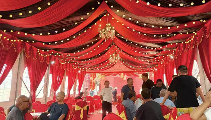 Намет Push-and-pull для винного банкету революціонізує обіди просто неба